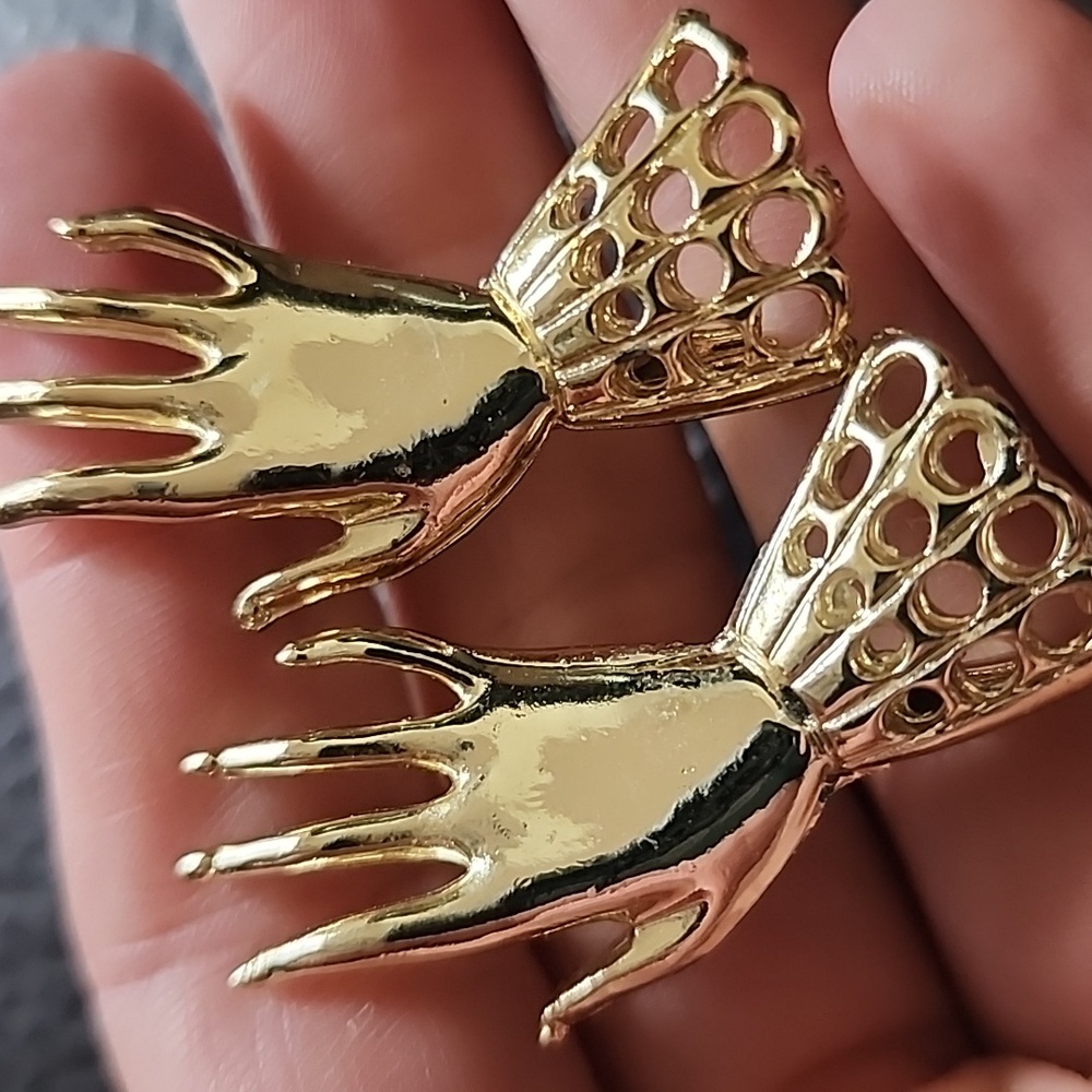 VTG Gold Hand-Shaped Brooches - Picture 4 of 7